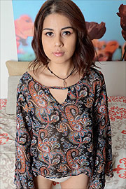 Petite Latina Penelope Reed