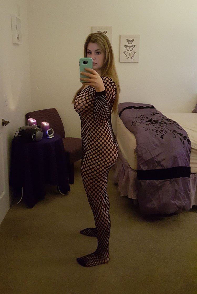 Self Shot Busty Lady In Net Bodystocking